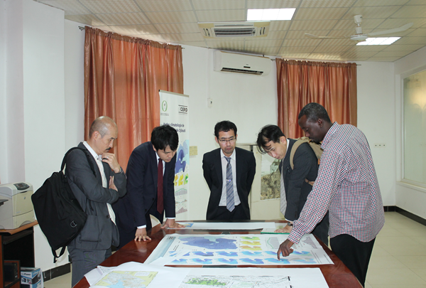  Visite d'une délégation de la JICA au laboratoire national de la cartographie du CERD dans le cadre du projet SIGVD.